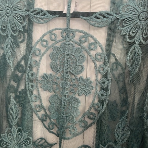 🛑Sold🛑 Green Lace Kimono S/M - Picture 6 of 6